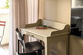 White Blossom 1BR Apt Near Dizengoff CTR