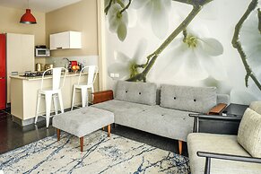 White Blossom 1BR Apt Near Dizengoff CTR