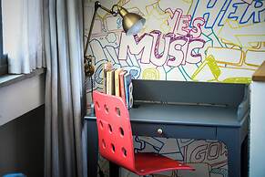 Turquoise Chic Apartment by Sea N' Rent