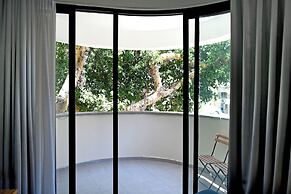 Turquoise Chic Apartment by Sea N' Rent