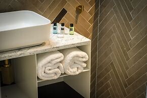 Turquoise Chic Apartment by Sea N' Rent