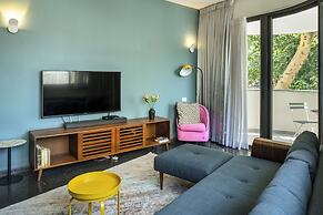 Turquoise Chic Apartment by Sea N' Rent
