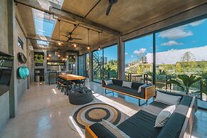 Villa Konkrete - Tropical 3BR