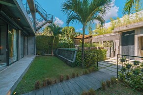 Villa Konkrete - Tropical 3BR