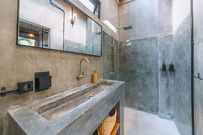 Villa Konkrete - Tropical 3BR