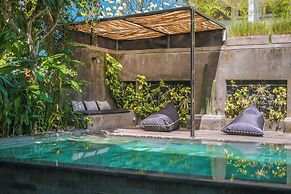 Villa Konkrete - Tropical 3BR