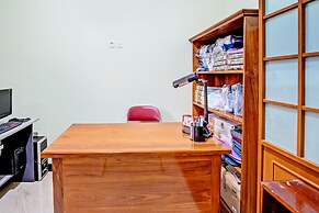 OYO Life 92043 Kost Barokah Syariah Madiun