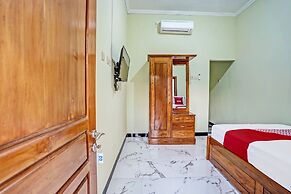 OYO Life 92043 Kost Barokah Syariah Madiun