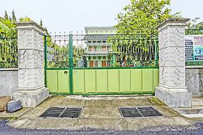 OYO Life 92043 Kost Barokah Syariah Madiun