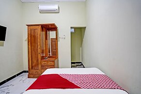 OYO Life 92043 Kost Barokah Syariah Madiun