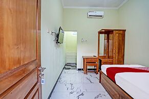 OYO Life 92043 Kost Barokah Syariah Madiun