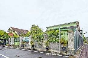 OYO Life 92043 Kost Barokah Syariah Madiun