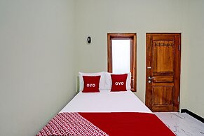 OYO Life 92043 Kost Barokah Syariah Madiun