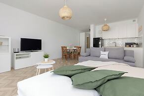 Ursus Sunny Studio by Renters