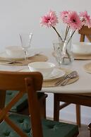 Ursus Sunny Studio by Renters