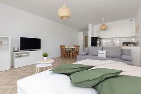 Ursus Sunny Studio by Renters