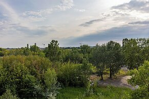 Comfy Apartment With Parking by Renters