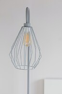 Comfy Apartment With Parking by Renters