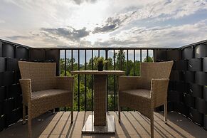 Comfy Apartment With Parking by Renters