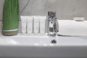 Comfy Apartment With Parking by Renters