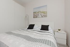 Comfy Apartment With Parking by Renters