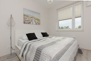 Comfy Apartment With Parking by Renters