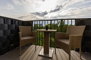 Comfy Apartment With Parking by Renters