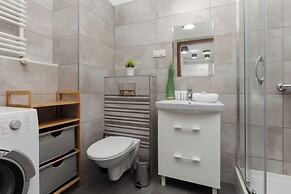 Comfy Apartment With Parking by Renters