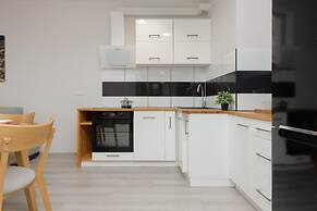 Comfy Apartment With Parking by Renters