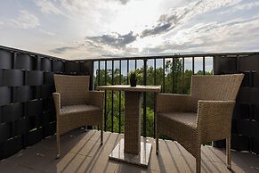 Comfy Apartment With Parking by Renters