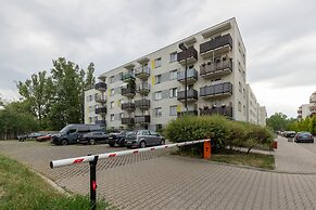 Comfy Apartment With Parking by Renters