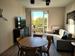 Comfy Apartment With Parking by Renters