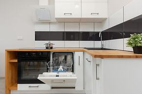 Comfy Apartment With Parking by Renters