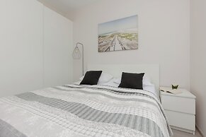 Comfy Apartment With Parking by Renters