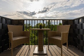 Comfy Apartment With Parking by Renters