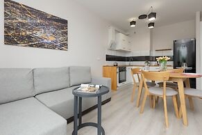 Comfy Apartment With Parking by Renters