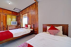 OYO Life 91201 Larasati Homestay Pantai Klayar