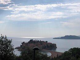 Mobile Home - Alpha Campers Montenegro - Our Red Westfalia Bus