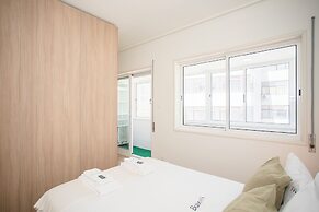 Liiiving - Downtown Balcony Apartment