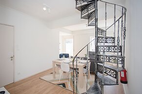 Liiiving - Downtown Balcony Apartment
