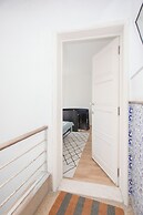 Liiiving - Downtown Balcony Apartment