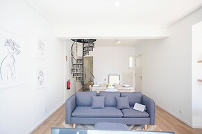 Liiiving - Downtown Balcony Apartment
