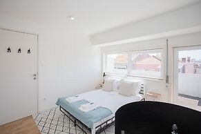 Liiiving - Downtown Balcony Apartment