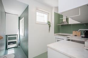 Liiiving - Downtown Balcony Apartment