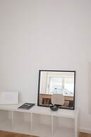Liiiving - Downtown Balcony Apartment