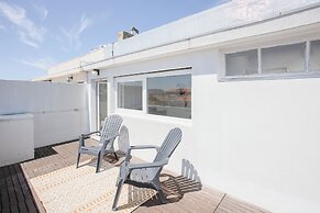 Liiiving - Downtown Balcony Apartment