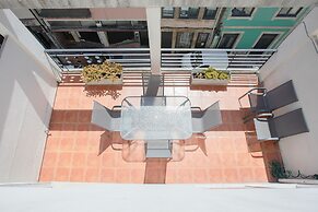 Liiiving - Downtown Balcony Apartment