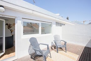 Liiiving - Downtown Balcony Apartment