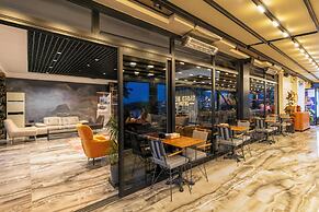 The Great Airport Hotel & Restaurant