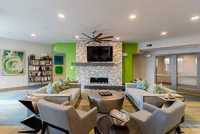 ASK FOR Discount-hip Vibrant 2BR Parking Wifi